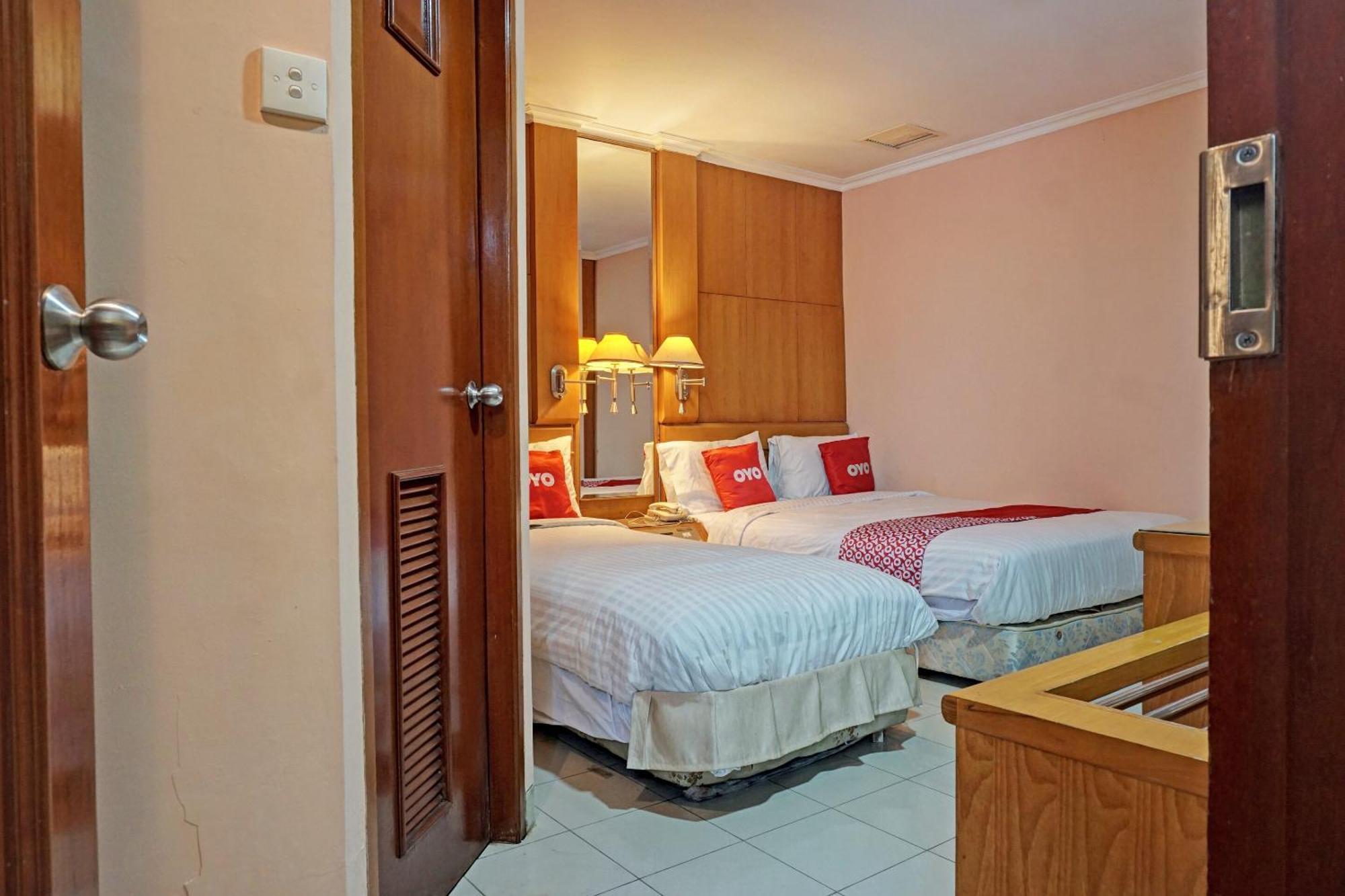 ג'קרטה Oyo 671 Hotel Capitol מראה חיצוני תמונה