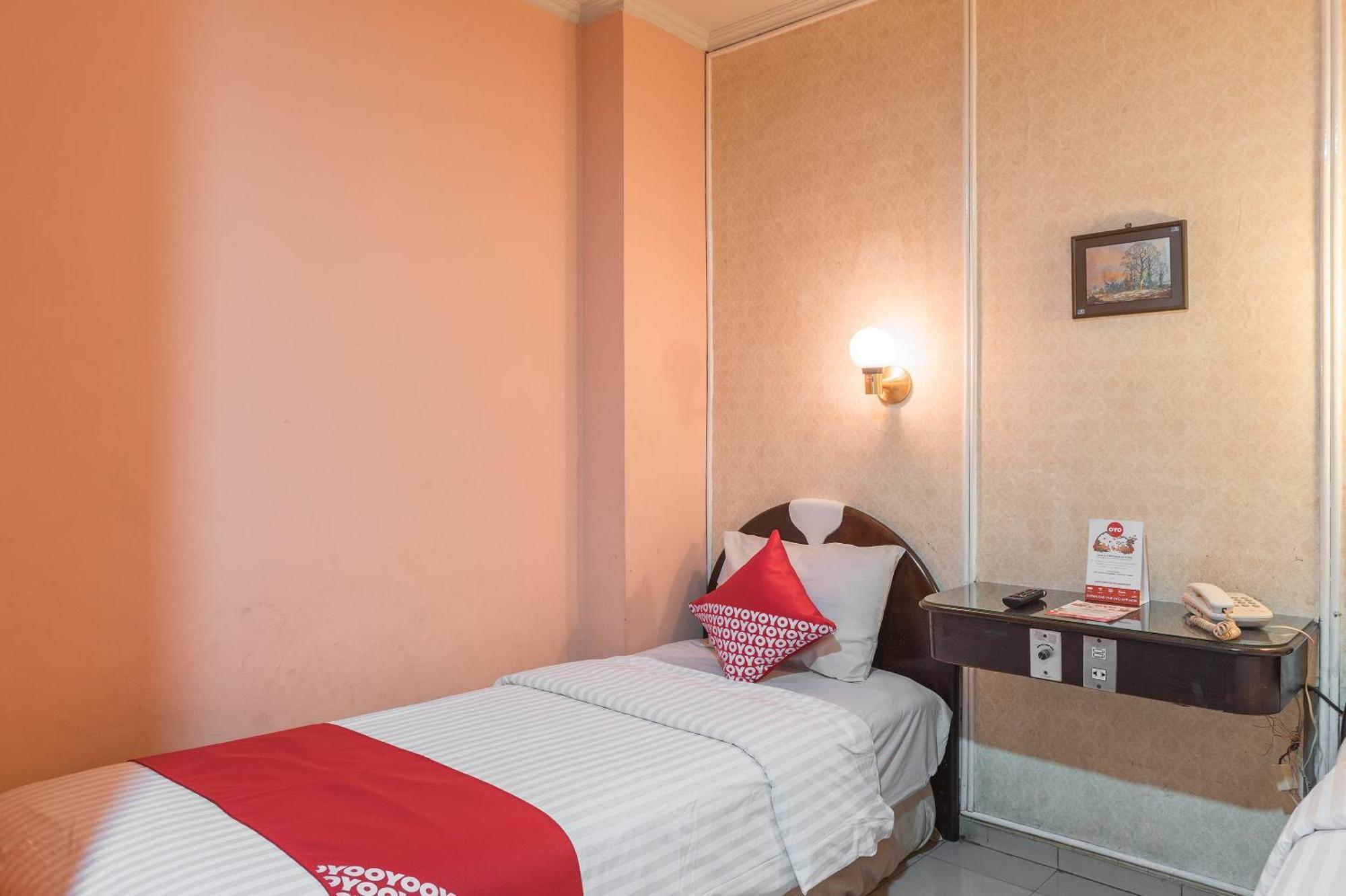ג'קרטה Oyo 671 Hotel Capitol מראה חיצוני תמונה