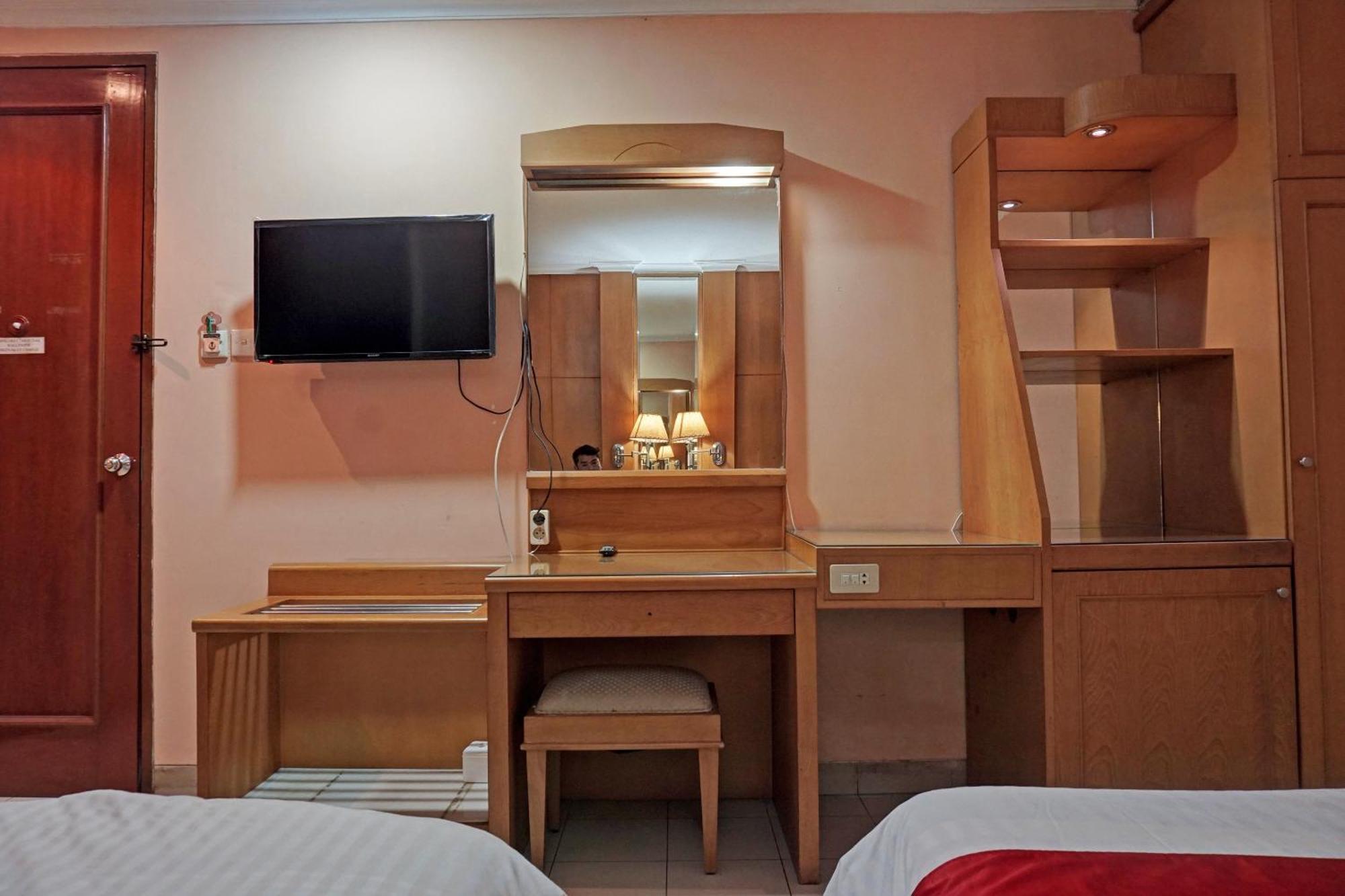 ג'קרטה Oyo 671 Hotel Capitol מראה חיצוני תמונה