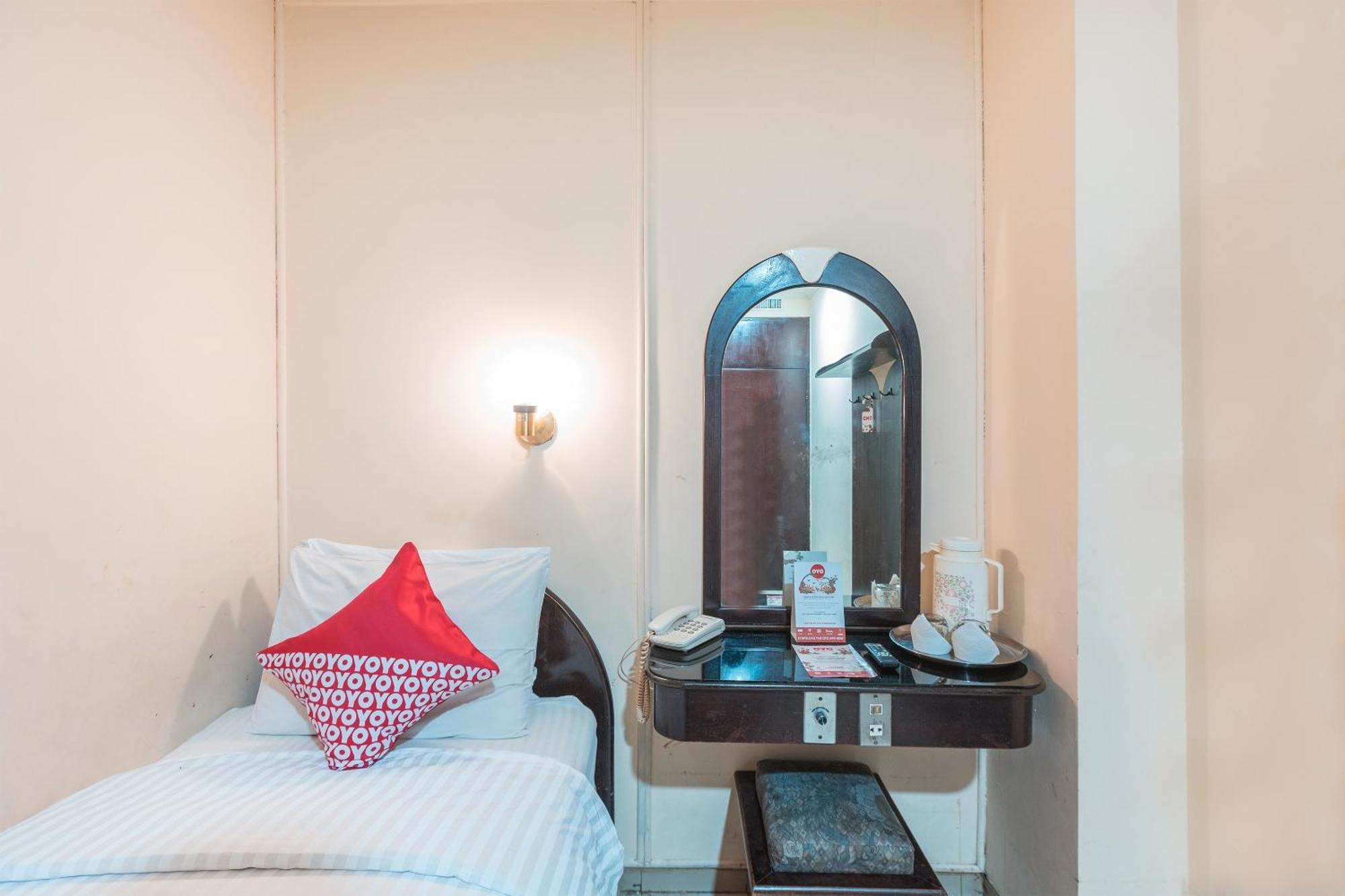 ג'קרטה Oyo 671 Hotel Capitol מראה חיצוני תמונה