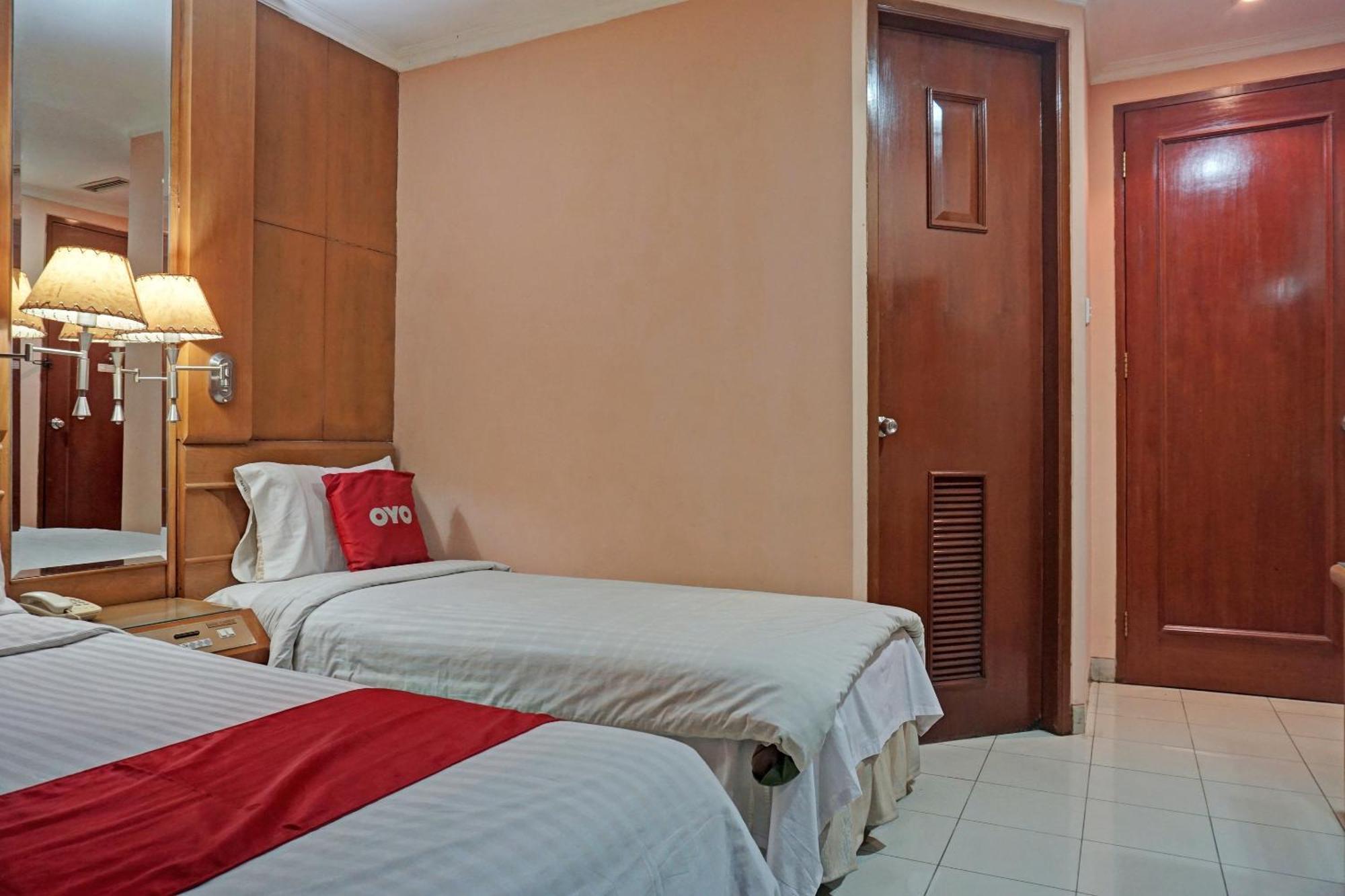 ג'קרטה Oyo 671 Hotel Capitol מראה חיצוני תמונה