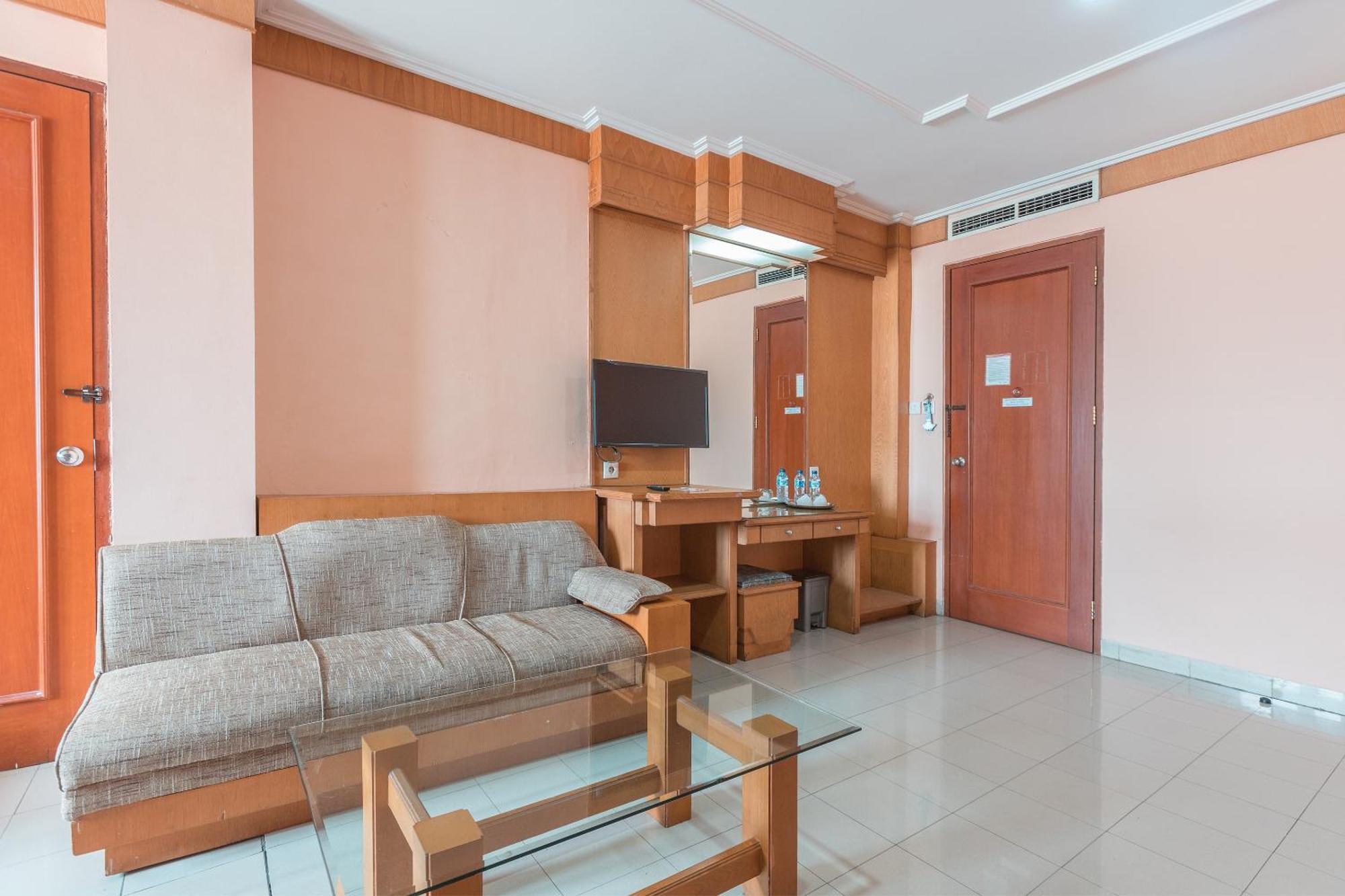 ג'קרטה Oyo 671 Hotel Capitol מראה חיצוני תמונה