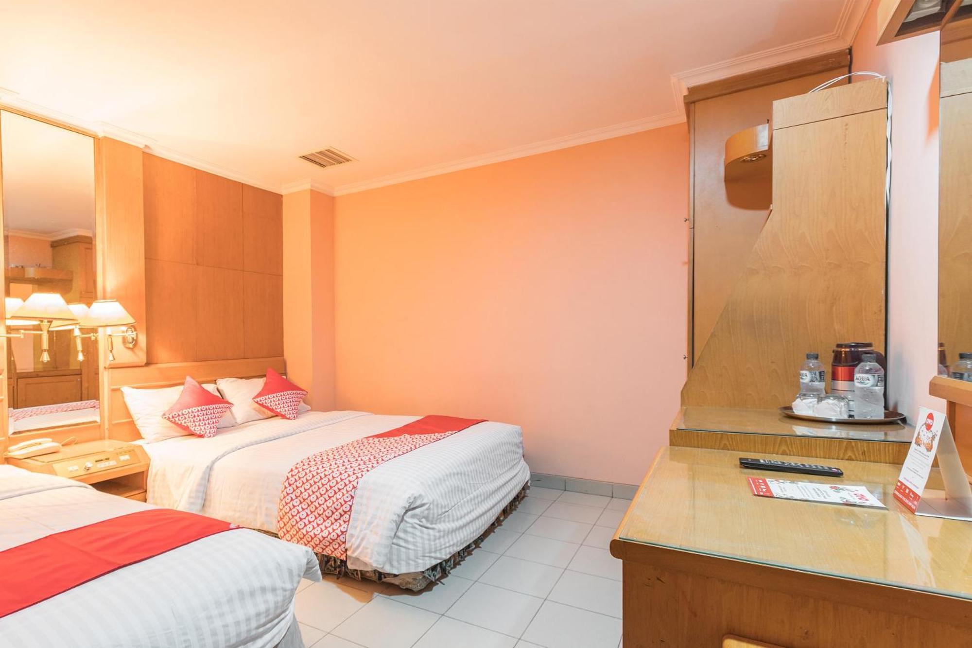 ג'קרטה Oyo 671 Hotel Capitol מראה חיצוני תמונה