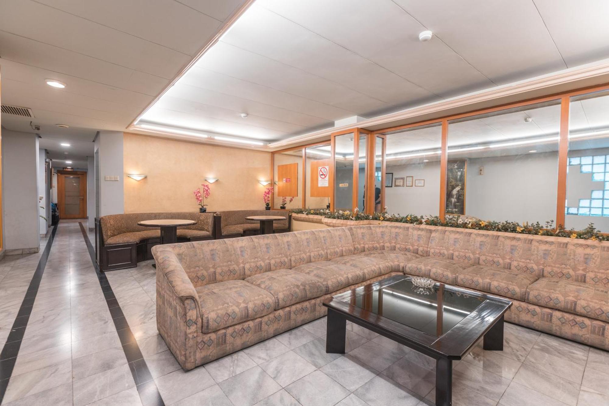 ג'קרטה Oyo 671 Hotel Capitol מראה חיצוני תמונה