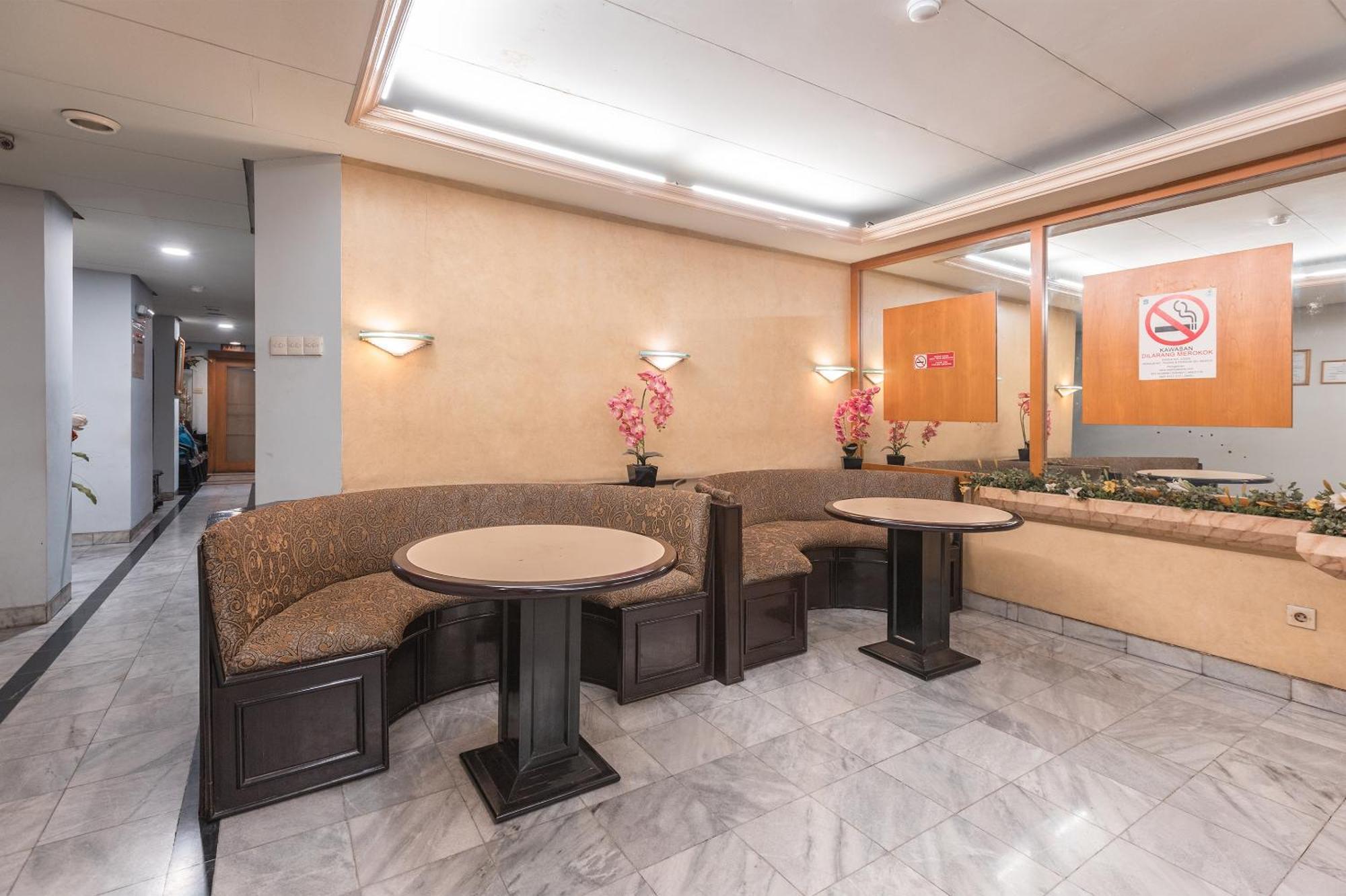 ג'קרטה Oyo 671 Hotel Capitol מראה חיצוני תמונה