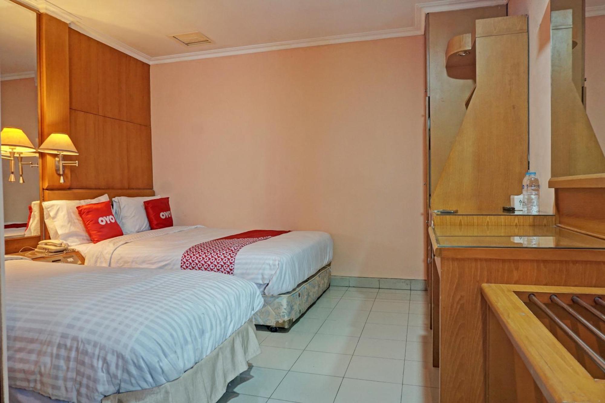 ג'קרטה Oyo 671 Hotel Capitol מראה חיצוני תמונה