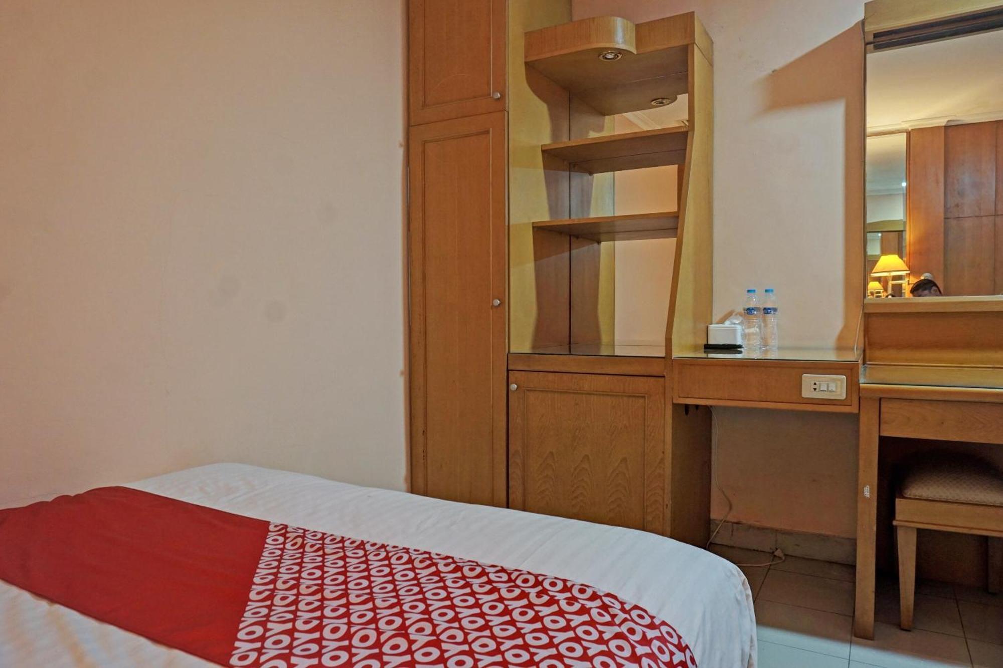 ג'קרטה Oyo 671 Hotel Capitol מראה חיצוני תמונה