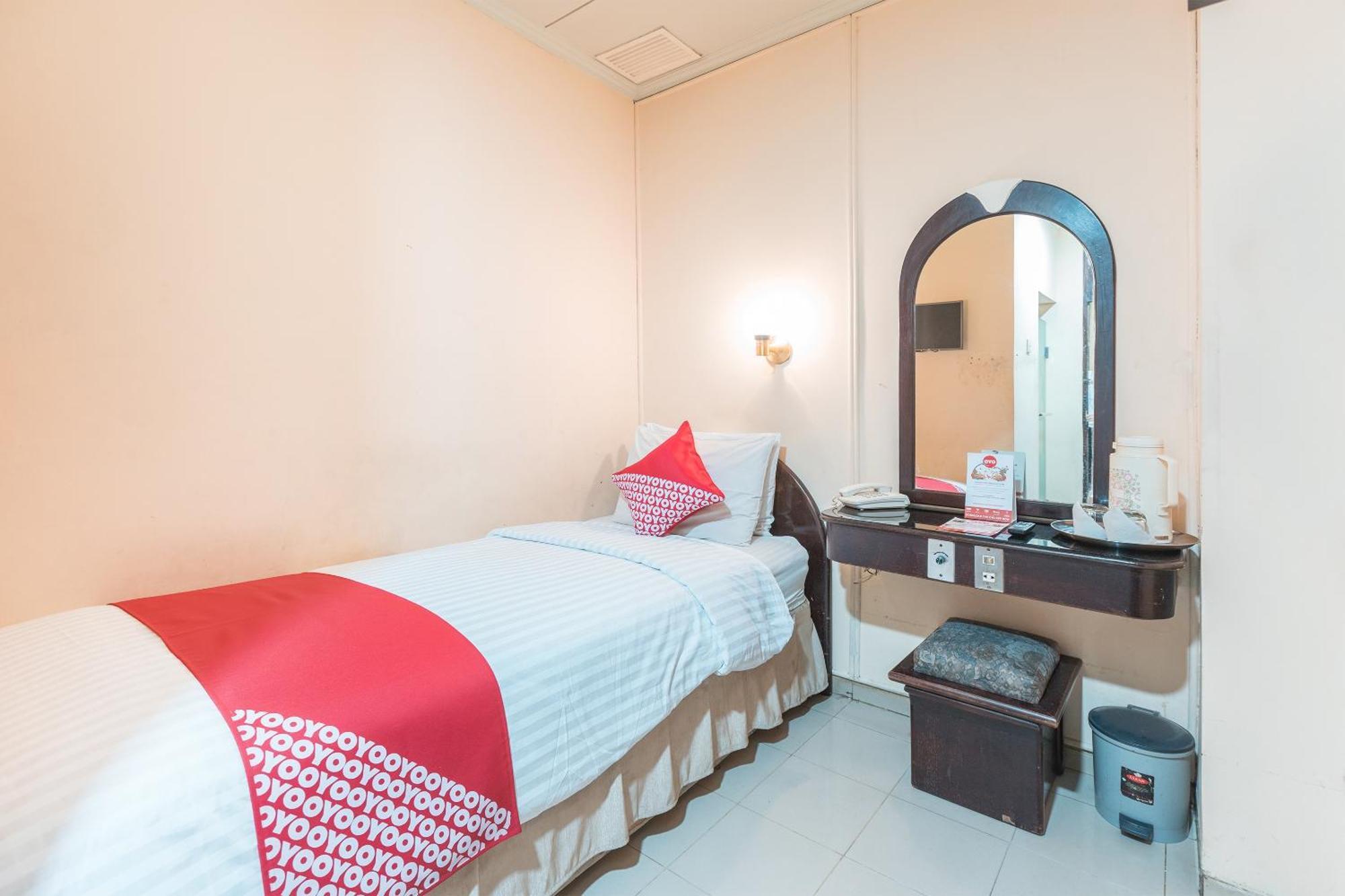 ג'קרטה Oyo 671 Hotel Capitol מראה חיצוני תמונה