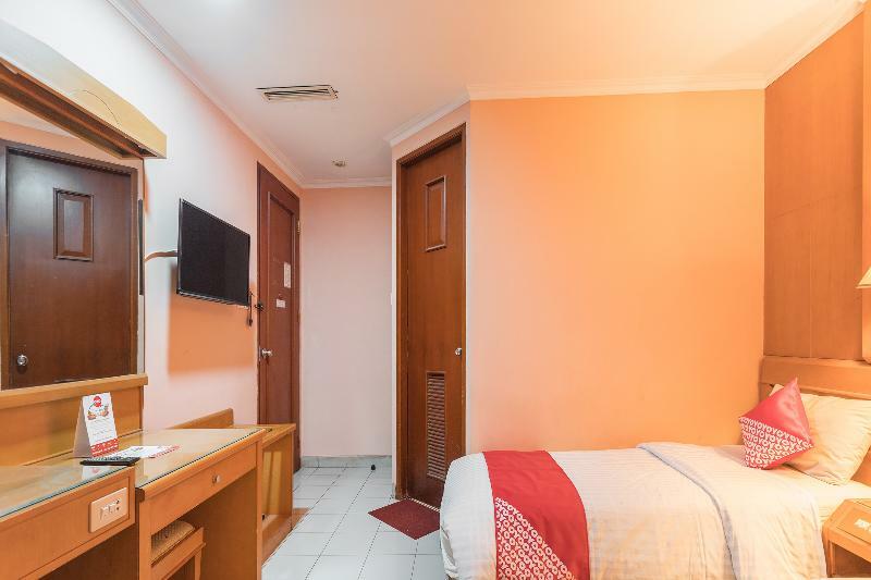 ג'קרטה Oyo 671 Hotel Capitol מראה חיצוני תמונה